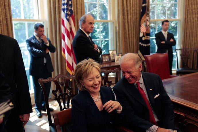 La excandidata presidencial estadounidense Hillary Clinton y el exvicepresidente de Estados Unidos Joe Biden. 