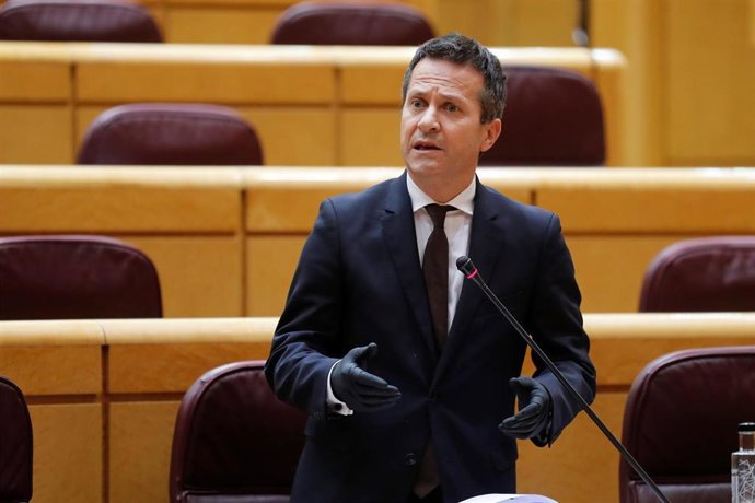 El portavoz del PNV, Jokin Bildarratz, durante su intervención en la primera sesión de control al Gobierno en el Senado desde la declaración del estado de alarma 