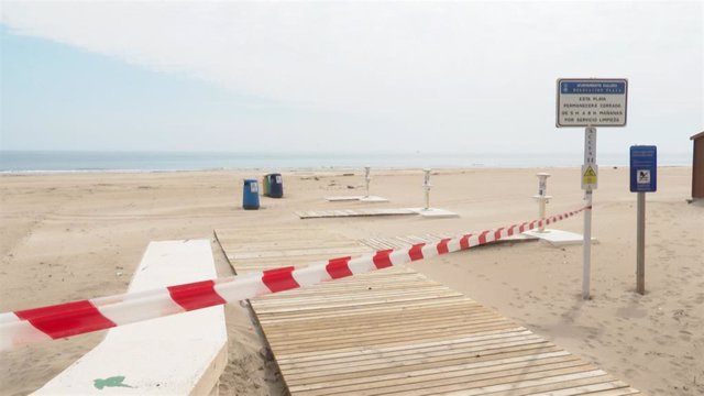 Playa de Cullera (Valencia) cerrada por el estado de alarma del coronavirus