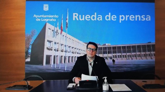El portavoz del equipo de Gobierno del Ayuntamiento de Logroño, Kilian Cruz-Dunne, en la rueda de prensa telemática de la Junta de Gobierno Local