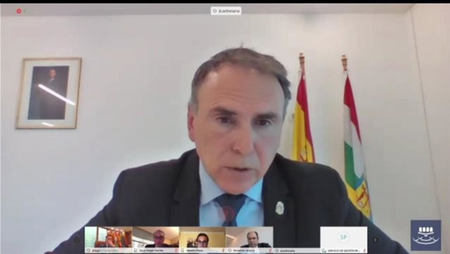 El consejero de Desarrollo Autonómico, José Ignacio Castresana, interviene en el Parlamento para explicar las actuaciones de su departamento en relación al COVID-19