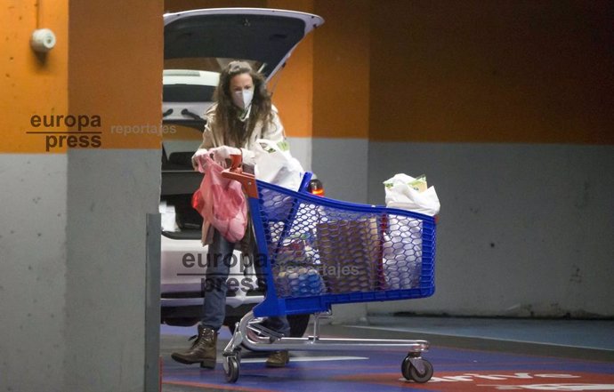 Telma Ortíz haciendo la compra en Madrid