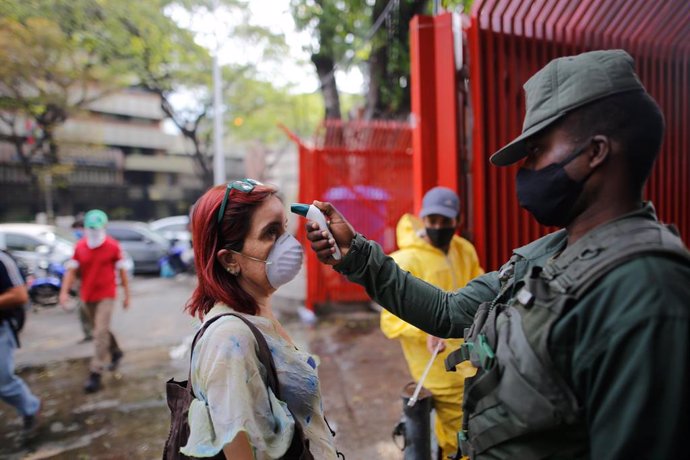 Controles de temperatura en Caracas por la pandemia de coronavirus
