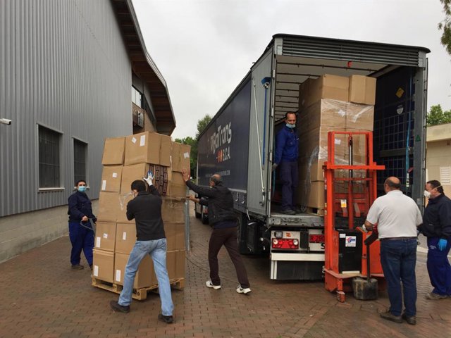 Llagada del millón de mascarillas adquiridas por ldiputaciones andaluzas