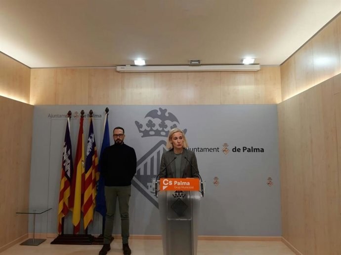 La portavoz de Ciudadanos (Cs) Palma, Eva Pomar, en rueda de prensa