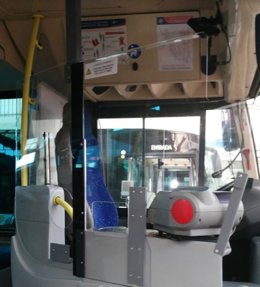 Mampara en uno de los autobuses de la EMT de Málaga