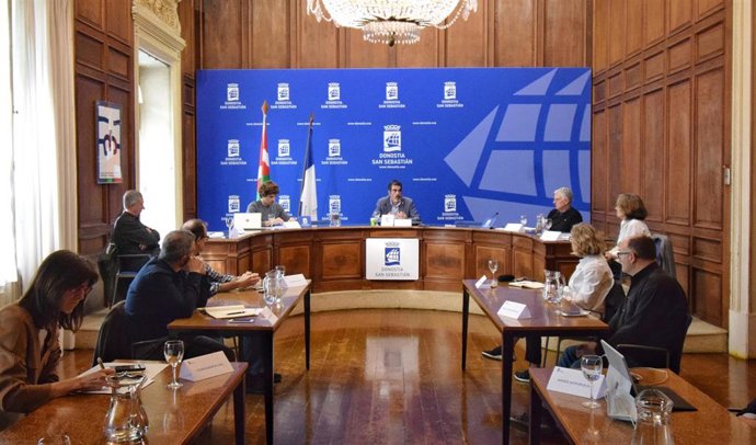 Reunión del alcalde, Eneko Goia, con los agentes culturales de San Sebastián
