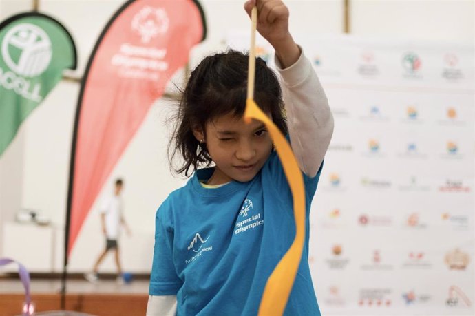 Niña en un evento de Special Olympics con la Fundación Leo Messi