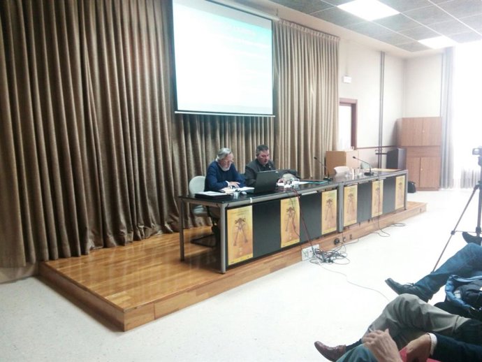 Francisco Llera Ramo, a la izquierda.