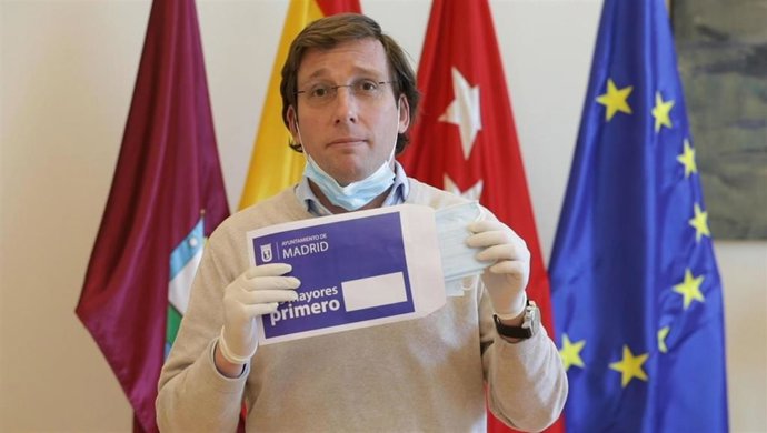 La iniciativa 'Los mayores primero'  permitirá que más de 25.000 hogares con mayores solos o menores a su cargo reciban mascarillas