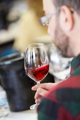 Imagen de una cata de vino en la UPNA