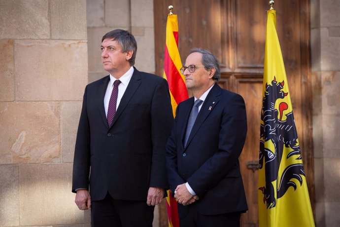 El president de la Generalitat Quim Torra (dreta) i el president de Flandes J.Jambon (esquerra) en una reunió en el Palau de la Generalitat el 30 de novembre de 2019