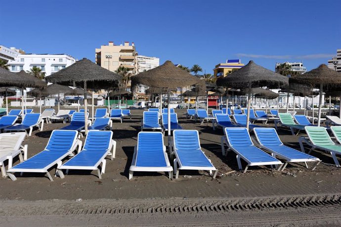 Hoteles en la  playa Playamar en Torremolinos donde se encuentra cerrada  debido al decreto de Estado de Alarma por el COVID-19. Málaga a 22 de abril del 2020