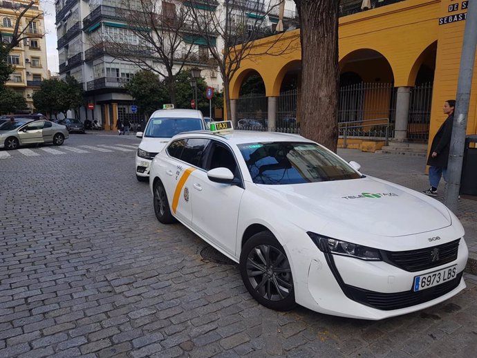 Imagen de archivo de una parada de taxis en Sevilla