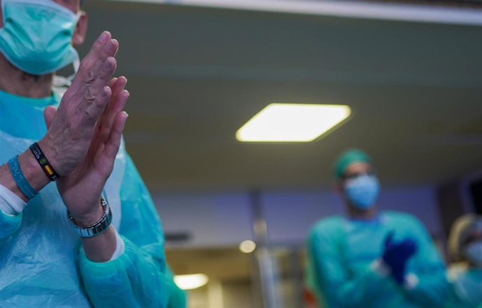 Madrid y Andalucía retiran nuevas mascarillas defectuosas  