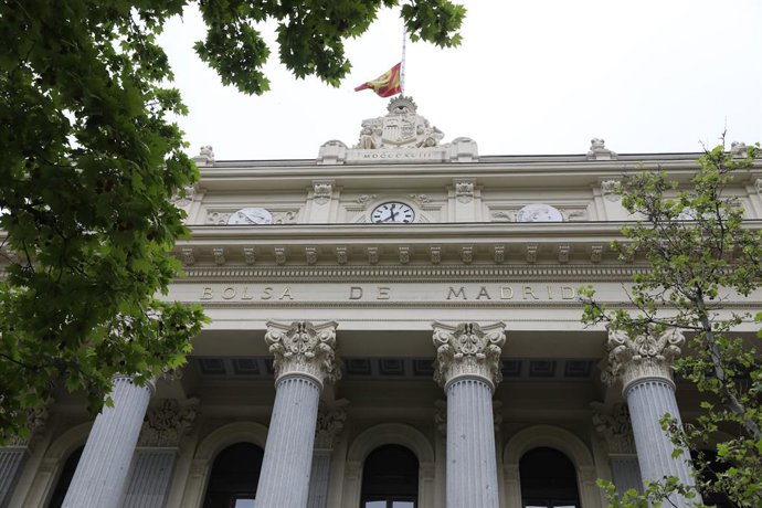 Fachada del edificio de la Bolsa de Madrid
