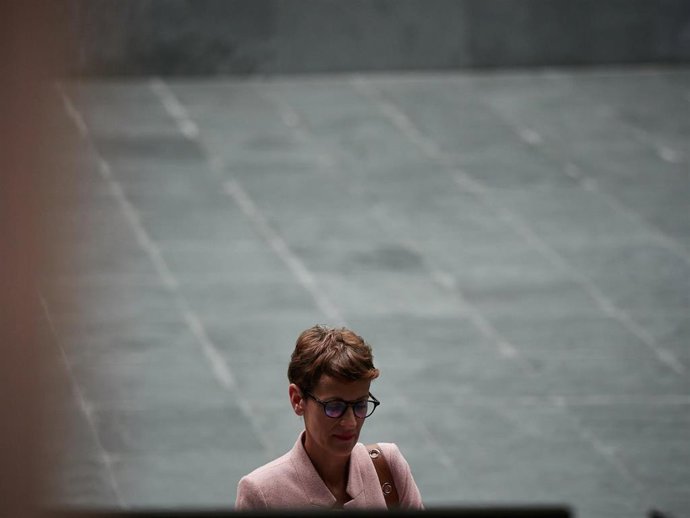La presidenta del Ejecutivo foral, María Chivite, a su llegada al pleno del Parlamento de Navarra en una imagen de archivo.