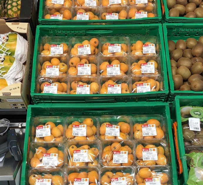 Nísperos en una tienda de Mercadona.