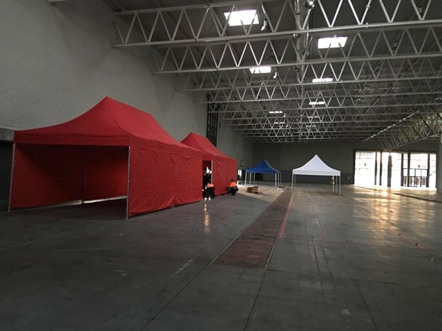 Comienzo del montaje de un hospital de campaña en la Feria de Valladolid.