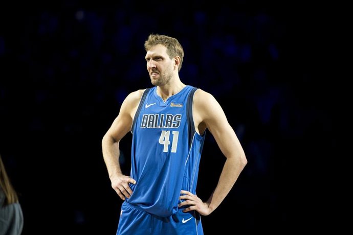 Dirk Nowitzki en su último partido con los Mavericks