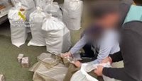 Diez detenidos tras interceptar un alijo de 2.500 kilos de hachís en una playa de Adra (Almería)