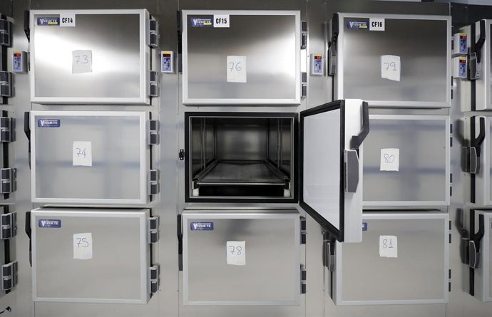 Cámaras funerarias en el edificio conocido como El Dónut, puesto a disposición de las autoridades sanitarias por la Comunidad de Madrid como nueva morgue provisional en las instalaciones de la Ciudad de la Justicia para acoger fallecidos por Covid-19.