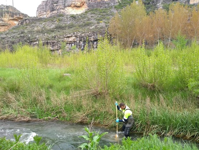 Muestreo en el río Escalote.