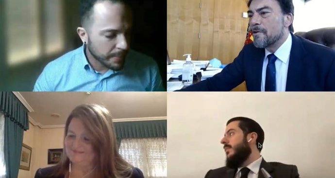 Arriba a la izquierda, Rafa Mas, a su derecha, Luis Barcala, y Julia Llopis.