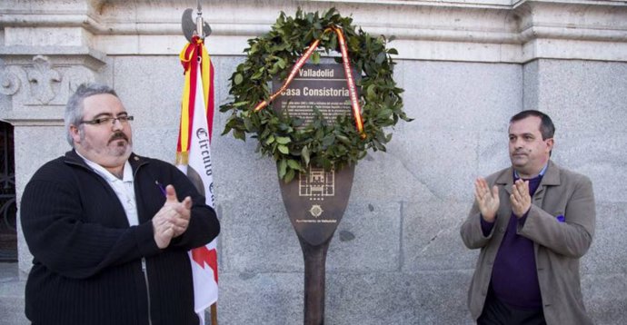 Acto de homenaje a las puertas del Ayuntamiento a los héroes vallisoletanos de la Guerra de la Independencia.