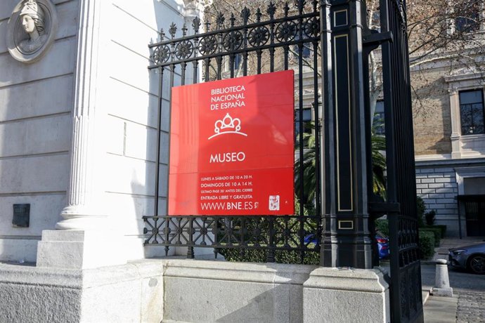 Puerta de acceso a la Biblioteca Nacional y al Museo, en la Plaza de Colón, en Madrid (España), a 16 de enero de 2020.
