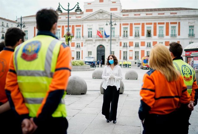 La presidenta de la Comunidad de Madrid, Isabel Díaz-Ayuso, el pasdao 23 de abril en el minuto de silencio en Sol