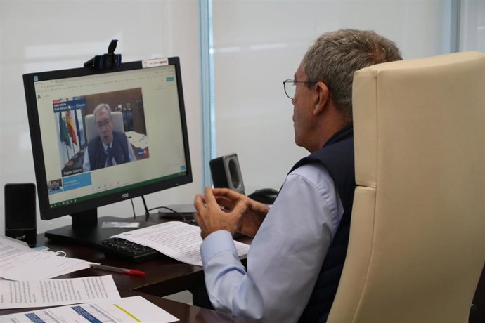 El consejero de Economía, Rogelio Velasco, este jueves durante su participación en un foro telemático. 