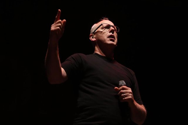 El cantante de Bad Religion, Greg Graffin, durante la actuación del grupo en Punk In Drublic en Madrid.