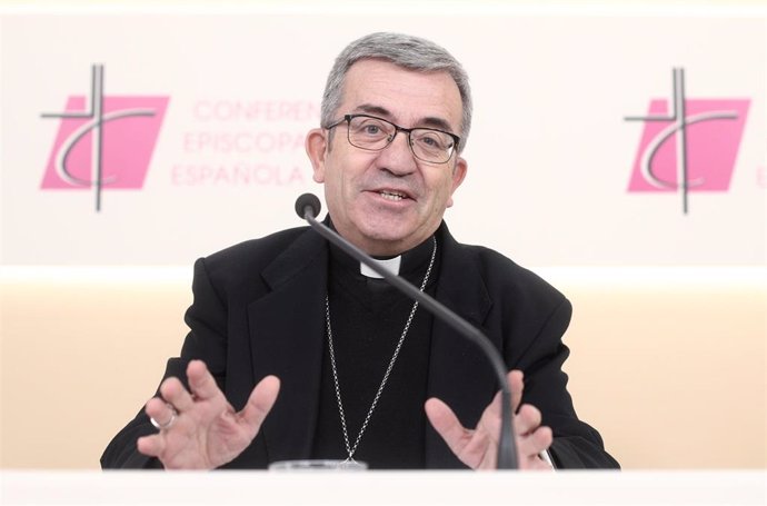El secretario general de la Conferencia Episcopal, Luis Argüello, en la sede de la CEE, en Madrid (España), a 6 de marzo de 2020.