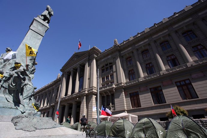 Coronavirus.- La Cámara de Diputados de Chile aprueba la creación de un "ingreso