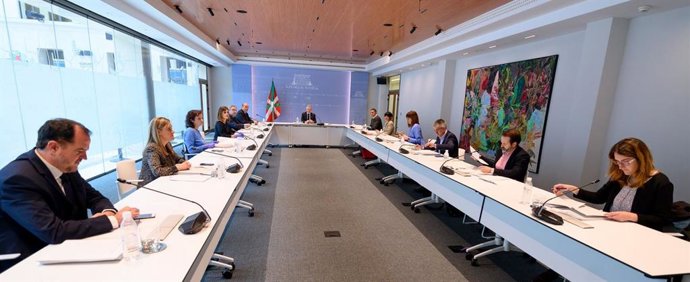 La candidata a lehendakari de Elkarrekin Podemos, Miren Gorrotxategi, en la reunicón convocada por Iñigo Urkullu