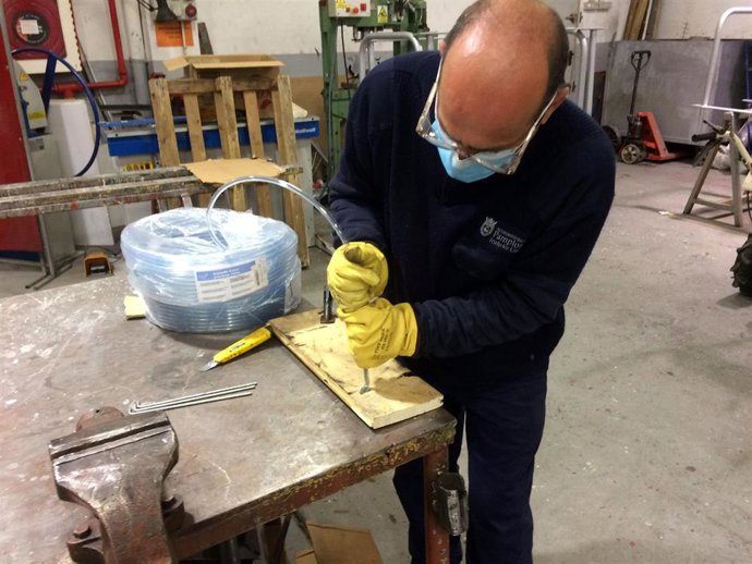 La escuela taller de soldeo de Pamplona diseña jaulas multifuncionales y dispositivos non-touch