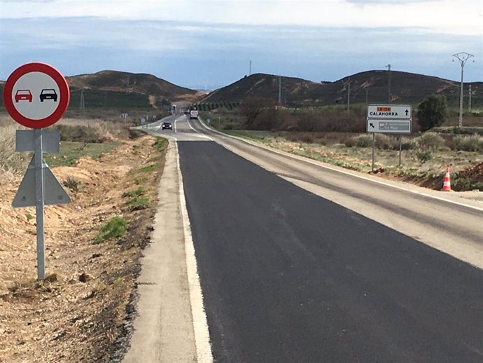 Obras de refuerzo del firme de la carretera LR-134 entre Calahorra y Arnedo.
