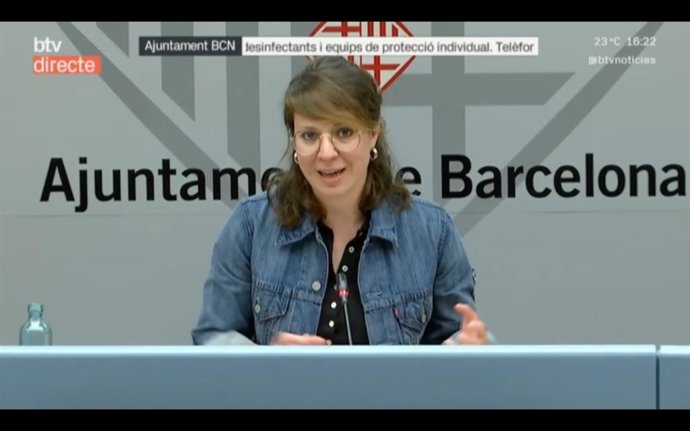 La segona tinent d'alcalde de Barcelona, Janet Sanz, en roda de premsa