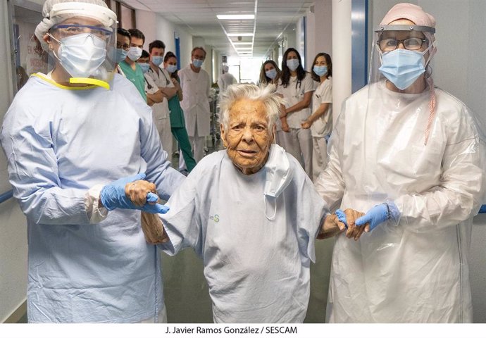 Paciente de 105 años dada de alta por coronavirus en Guadalajara.
