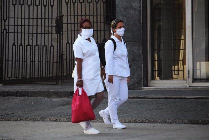 Dos enfermeras en La Habana, Cuba.