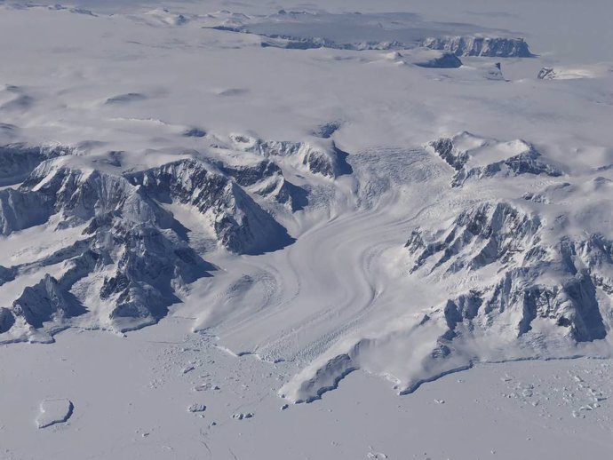 Vista espacial de 16 años de deshielo en Groenlandia y Antártida