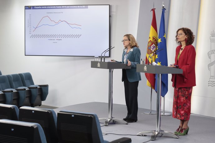 La ministra de Asuntos Económicos y de Transformación Digital de España, Nadia Calviño, y la Ministra de Hacienda y portavoz del Gobierno, María Jesús Montero