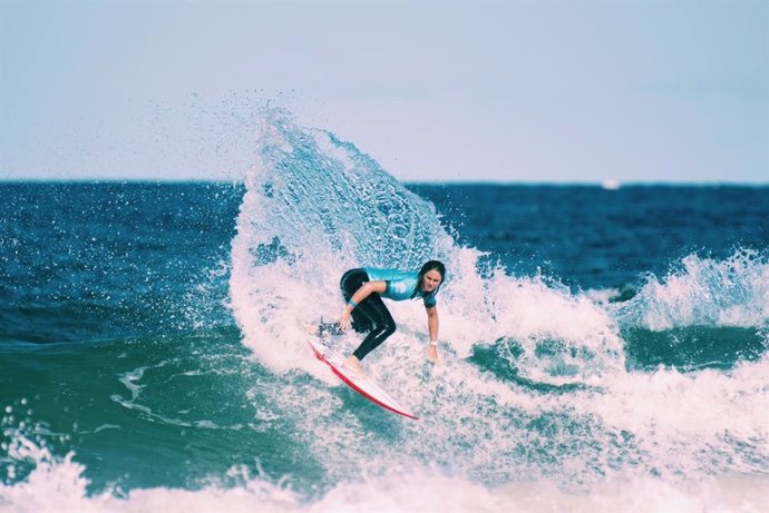 La surfista Leti Canales en el Sidney Surf Pro, en Australia