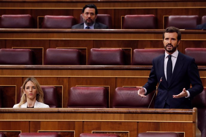 El líder del PP, Pablo Casado, interviene en la primera sesión de control al Gobierno desde que se declaró el estado de alarma el pasado 14 de marzo