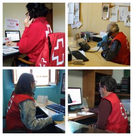 Imagen de trabajadores del ERIE Psicosocial de Cruz Roja ateniendo llamadas en la Región de Murcia