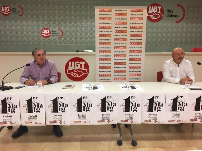 El secretario general de UGT en Baleares, Alejandro Texías, y el secretario general de CCOO Baleares, José Luis García, en rueda de prensa por el 1 de mayo.