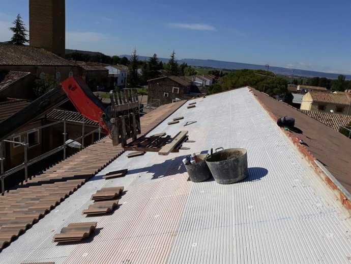 Arreglo tejado salon multiusos en El Bayo