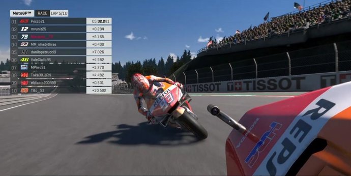 Marc Márquez persigue a Alex Márquez en un Gran Premio virtual