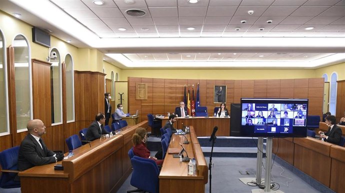 Imagen de recurso de la sesión plenaria en el Ayuntamiento de Pozuelo de Alarcón para aprobar medidas específicas ante el coronavirus.